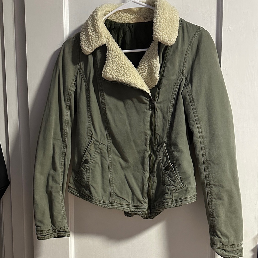 Hollister Olive Utility Jacket with Cream Sherpa Collar